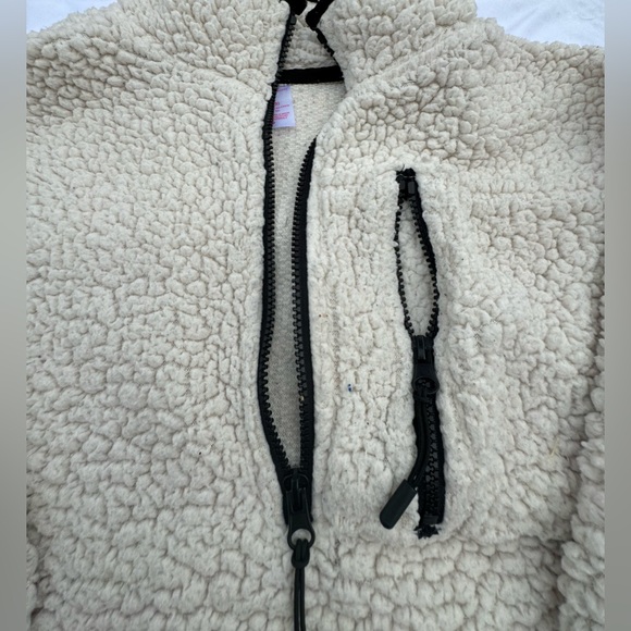 Sherpa half zip sweater used in good condition! - Picture 5 of 5